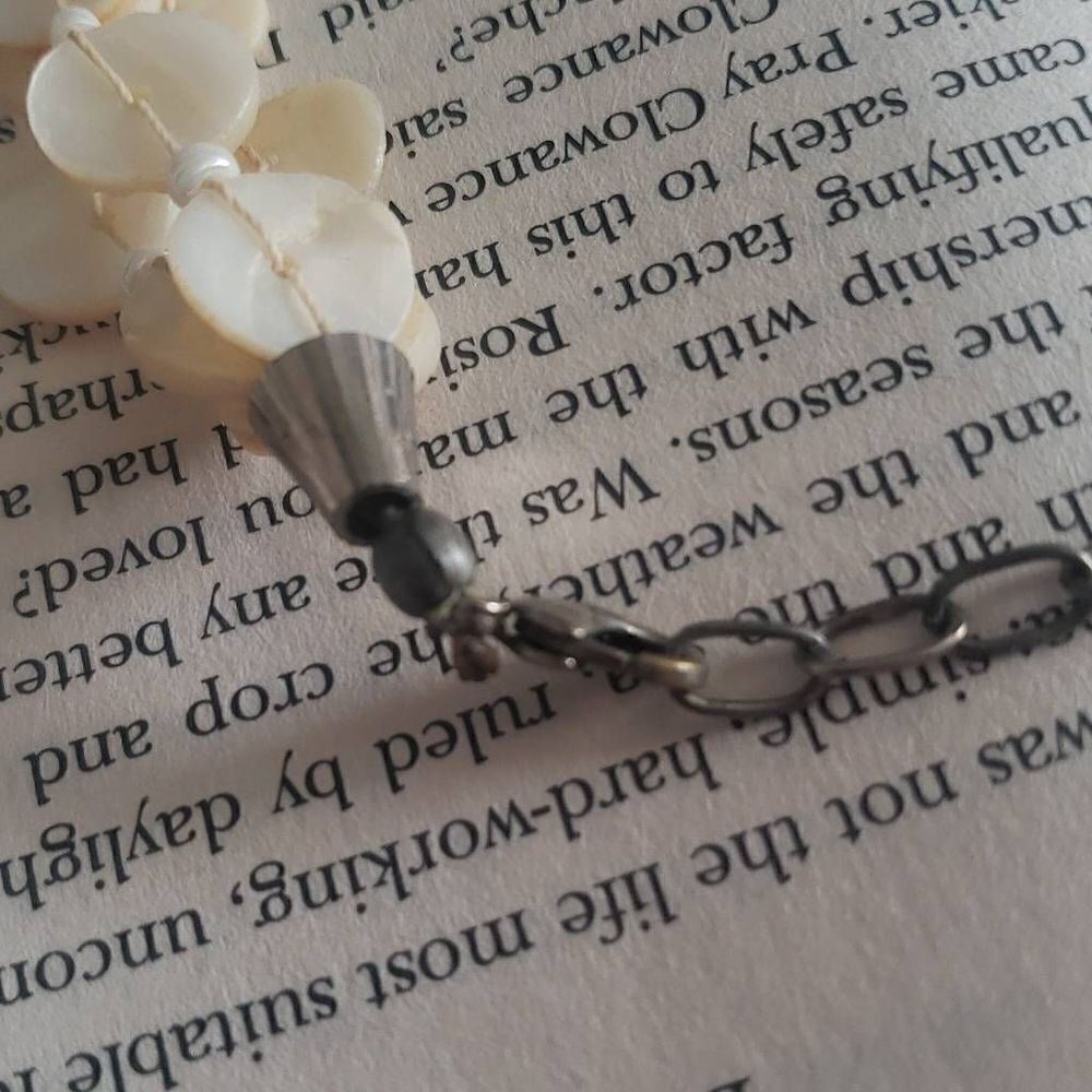 ‎Vintage Shell Necklace - Picture 5 of 7